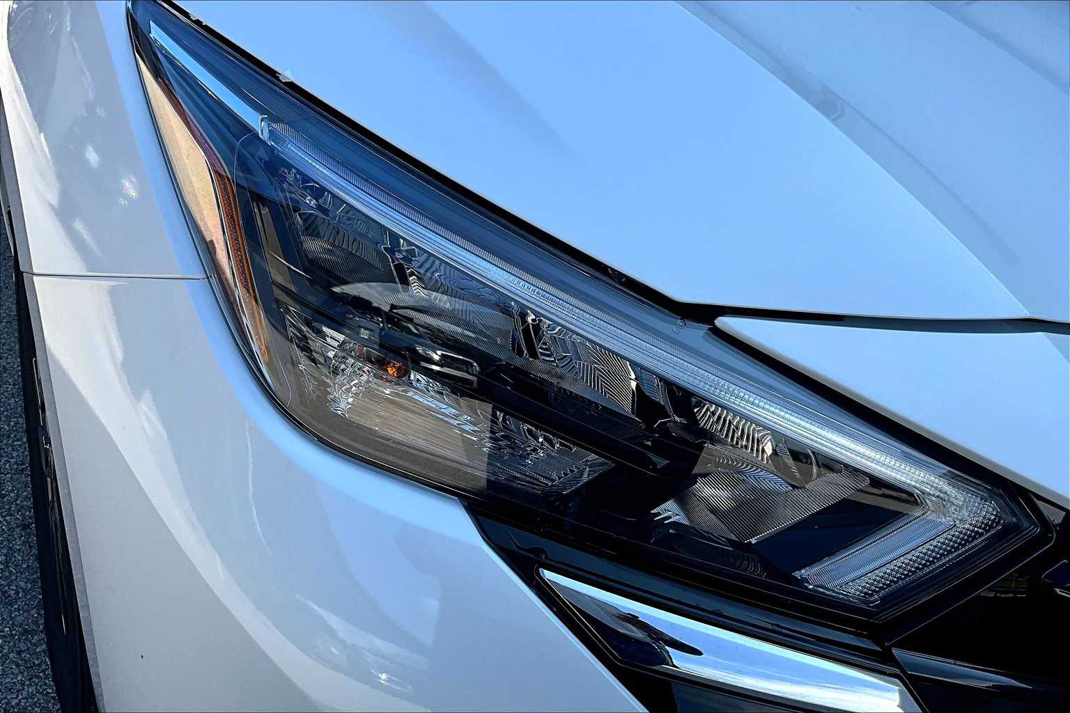 2025 Nissan Versa SV photo 16