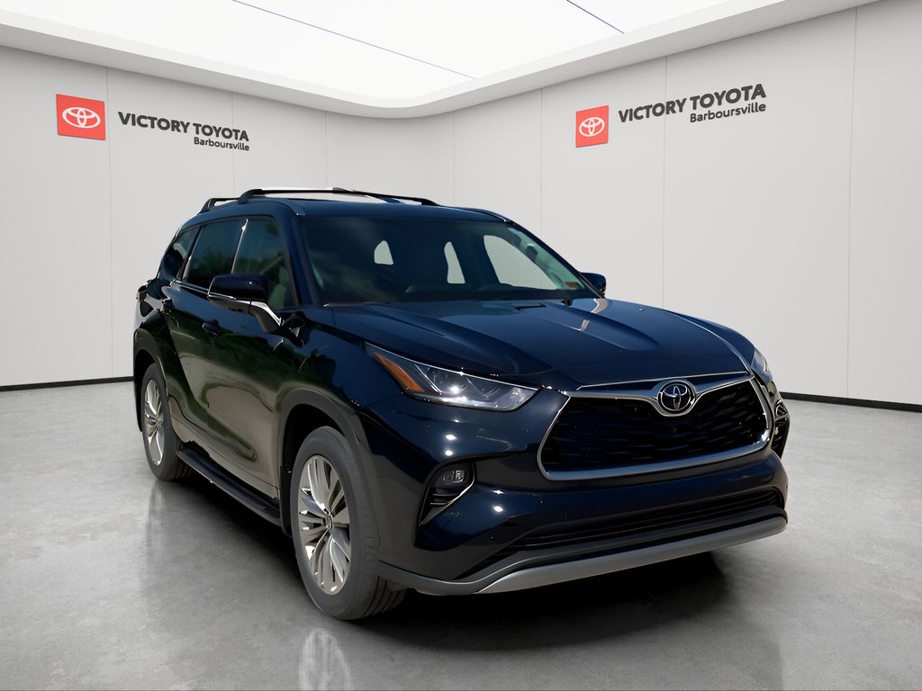 2025 Toyota Highlander Platinum's photo