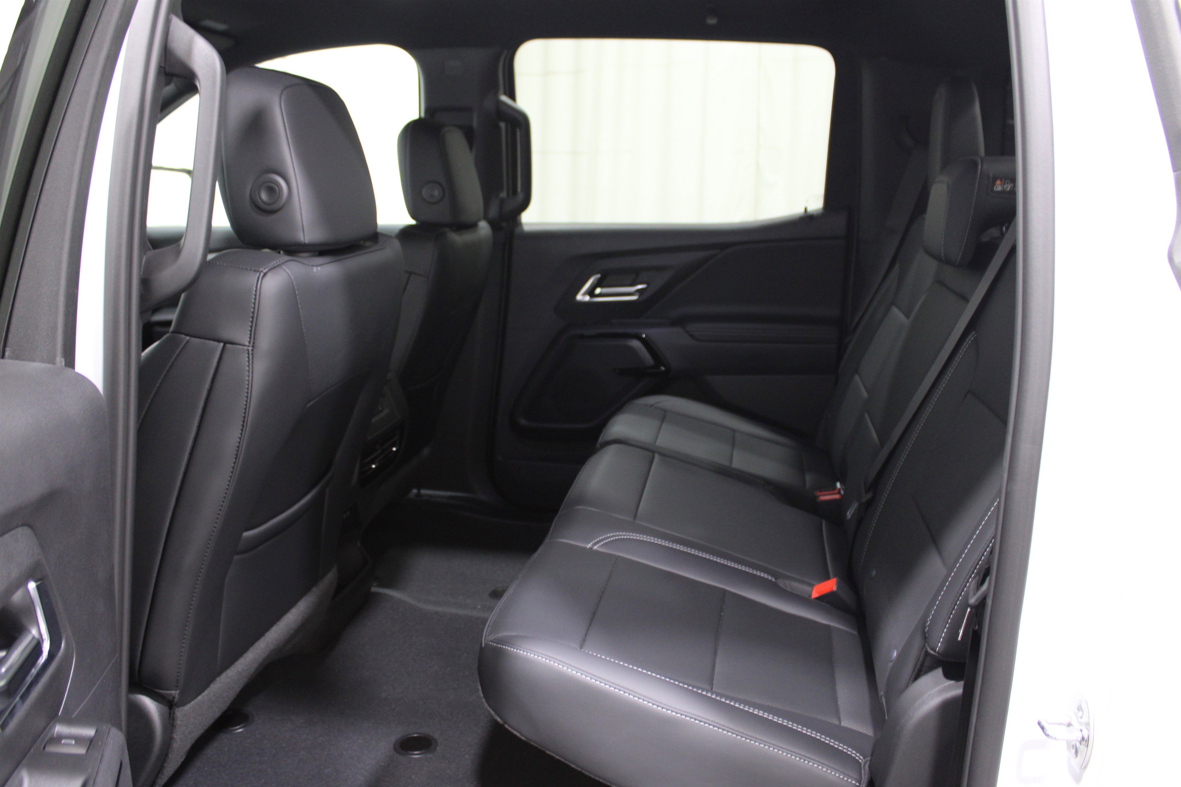 2025 Chevrolet Silverado EV LT photo 13