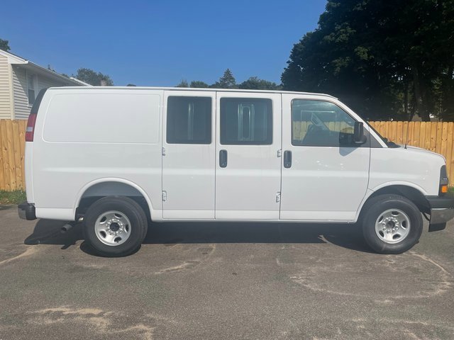 2025 Chevrolet Express 2500 Work Van photo 5