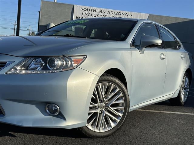 2013 Lexus ES 350 Base photo 2