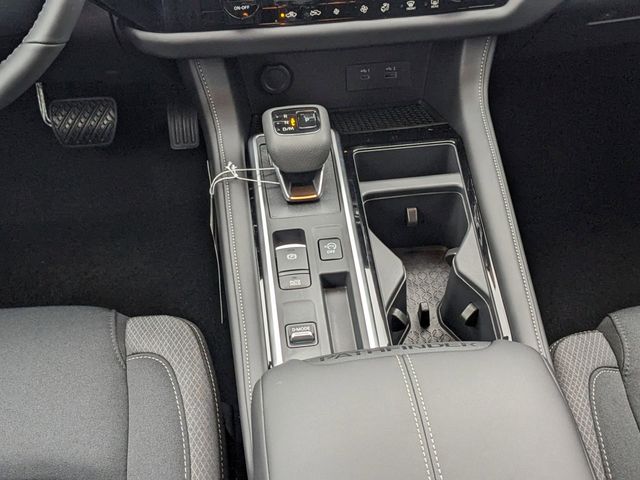 2025 Nissan Pathfinder SV photo 17