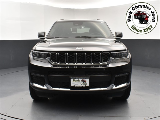 2025 Jeep Grand Cherokee Limited photo 3