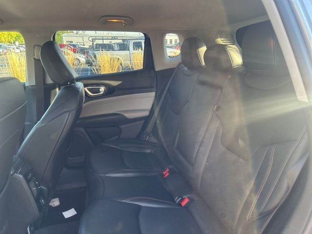 2022 Jeep Compass Limited photo 9