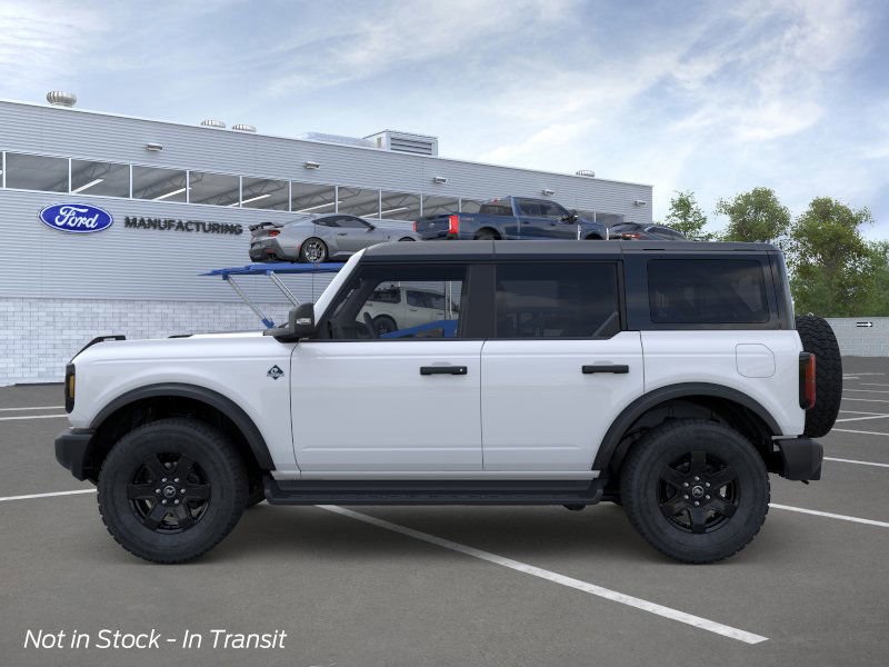 2025 Ford Bronco Outer Banks photo 3
