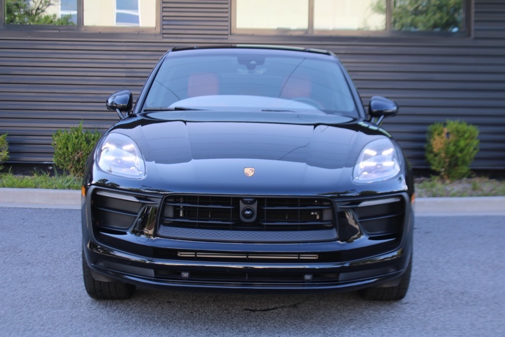 2025 Porsche Macan T photo 10