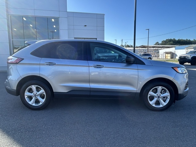 2021 Ford Edge SE photo 2