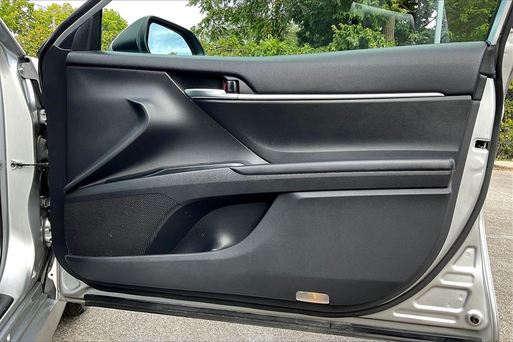 2019 Toyota Camry LE photo 22