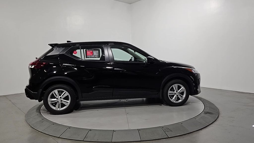 2024 Nissan Kicks S photo 4