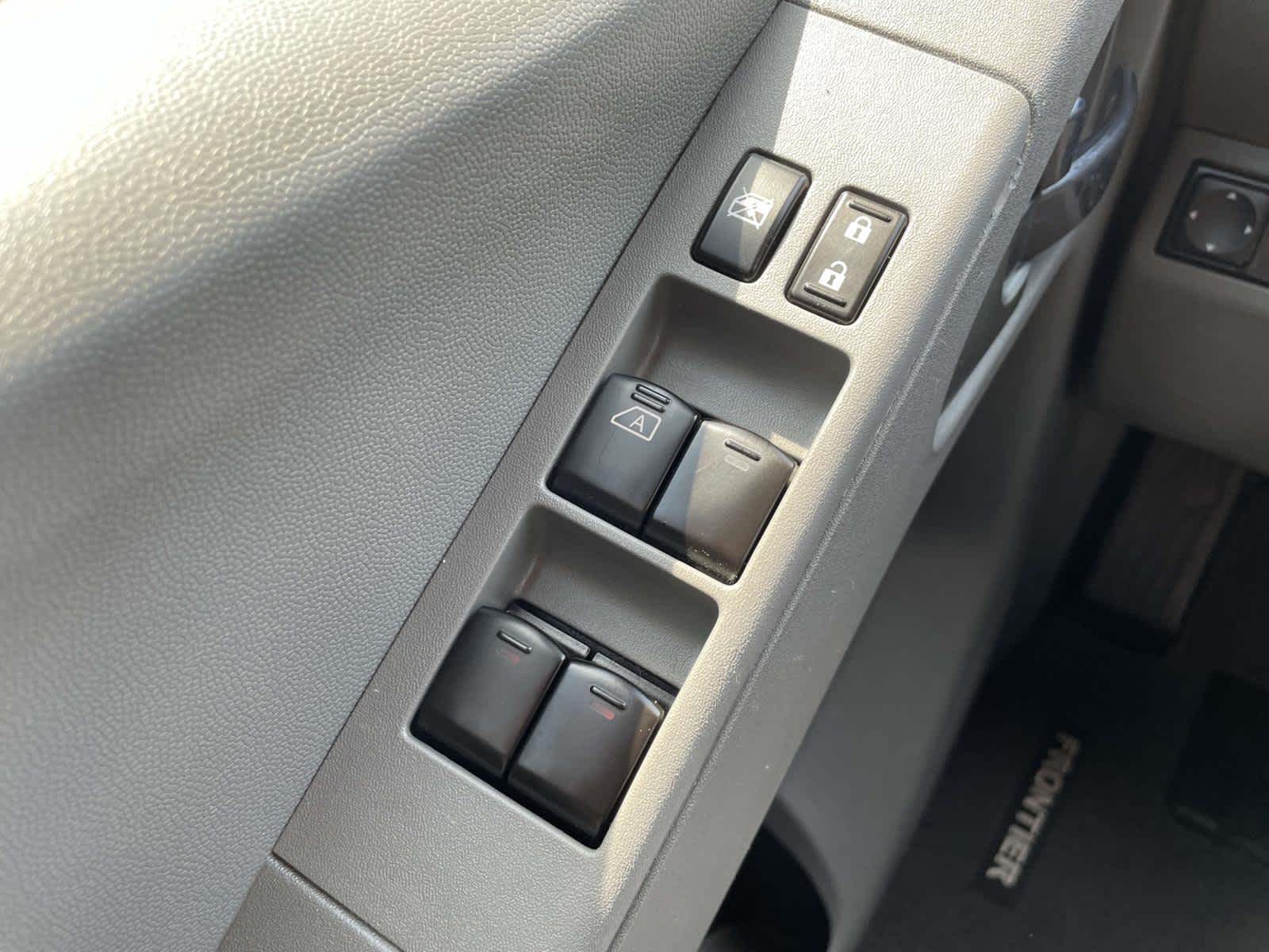2019 Nissan Frontier SV photo 16