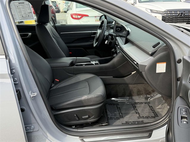 2025 Hyundai Sonata Hybrid Limited photo 16