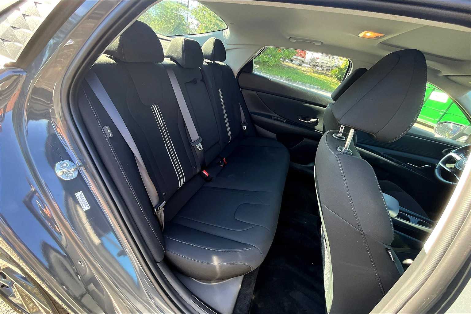2024 Hyundai Elantra SEL Convenience photo 19