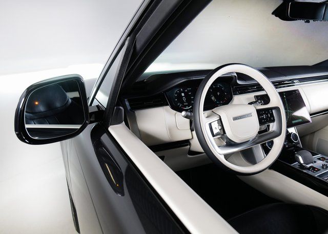 2023 Land Rover Range Rover Autobiography photo 22