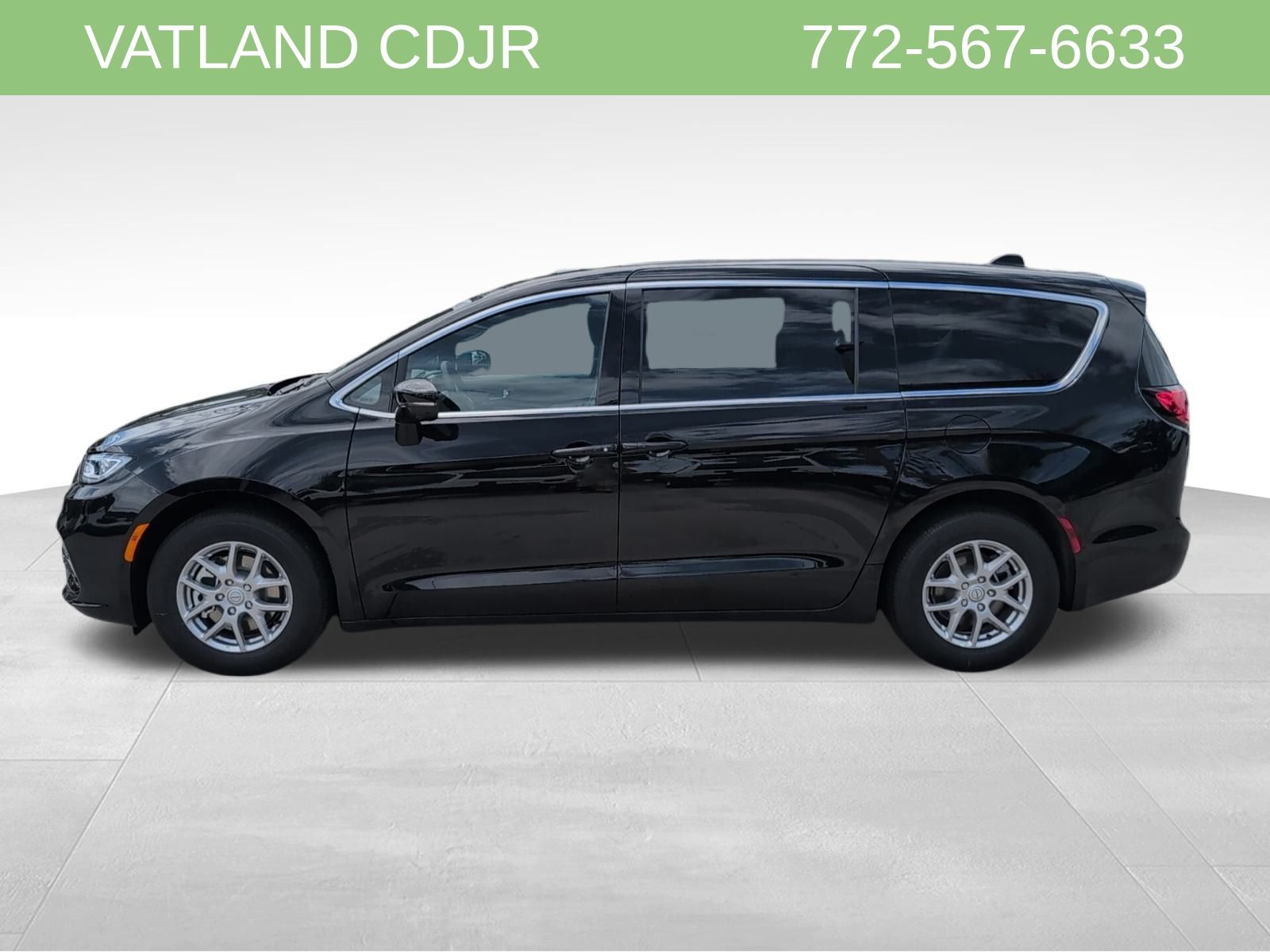 2026 Chrysler Pacifica photo 4
