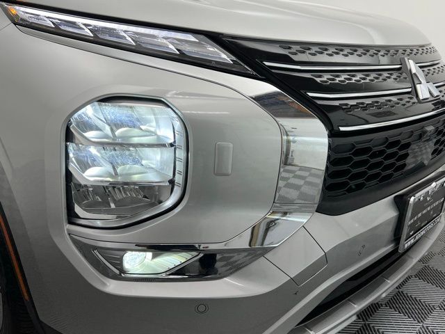 2024 Mitsubishi Outlander SE photo 4