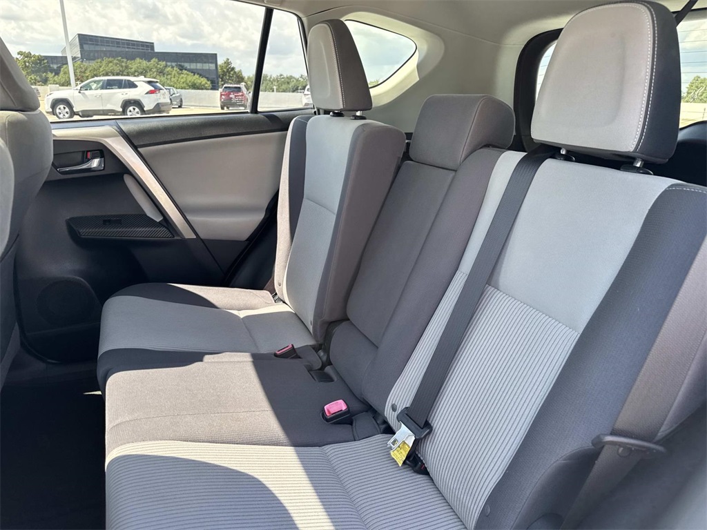 2015 Toyota RAV4 XLE photo 13