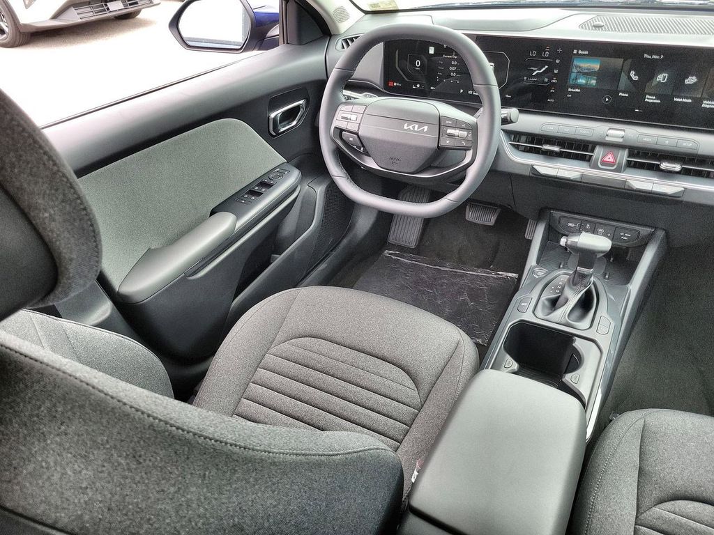 2025 Kia K4 EX photo 14