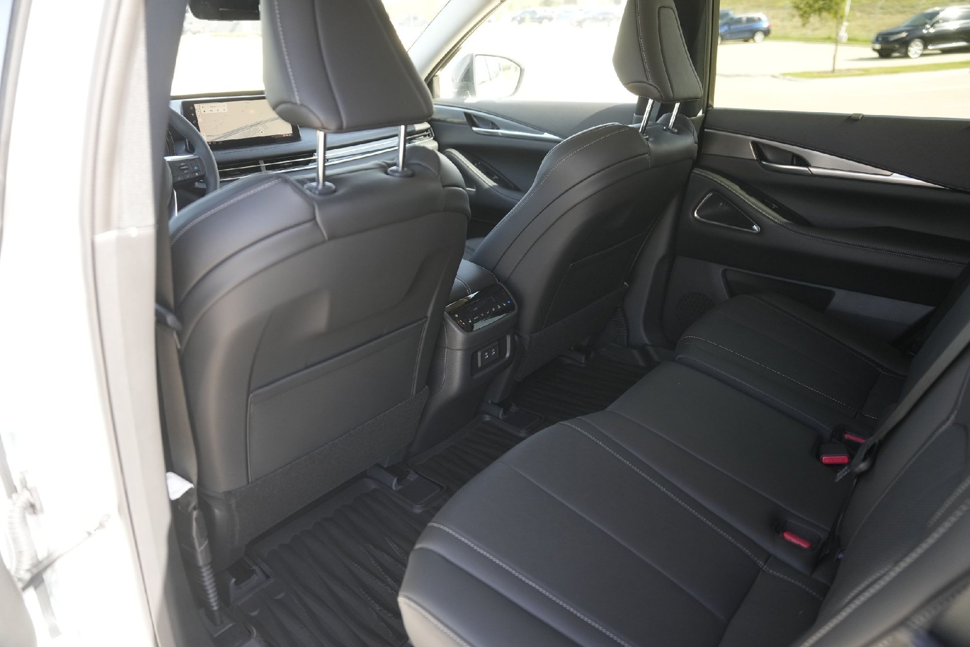 2026 Infiniti QX60 Luxe photo 18