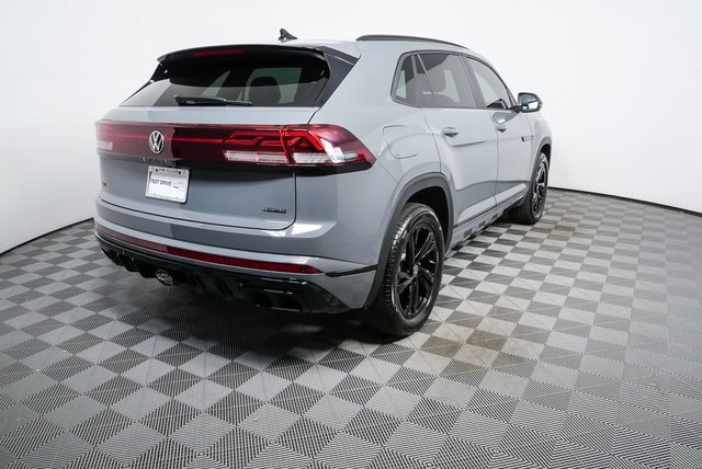 2026 Volkswagen Atlas Cross Sport SEL R-Line photo 3