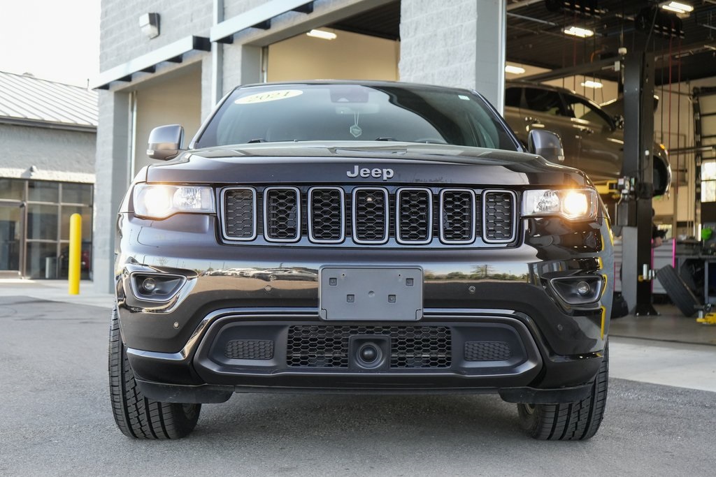 2021 Jeep Grand Cherokee Anniversary Edition photo 2
