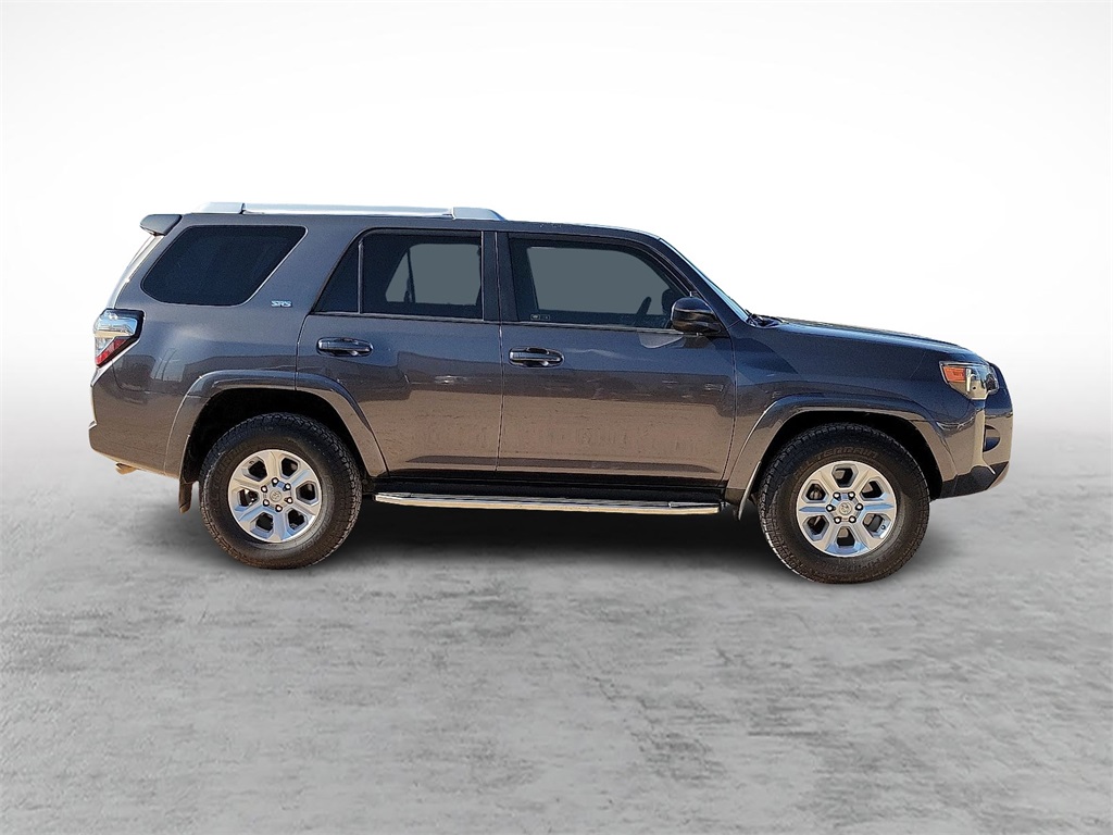 2017 Toyota 4Runner SR5 photo 12