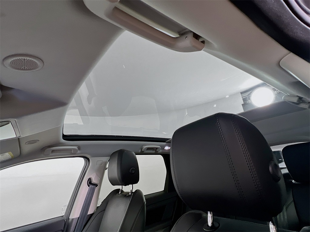2025 Land Rover Discovery Sport S photo 17