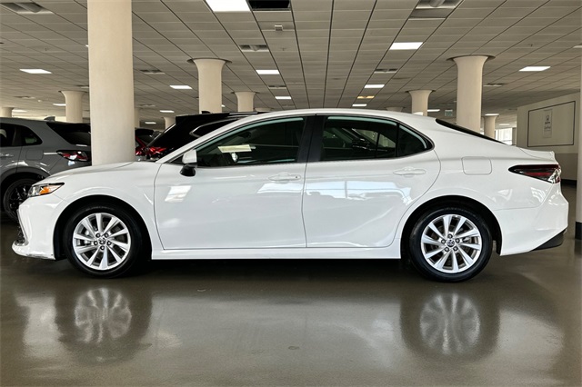 2024 Toyota Camry LE photo 8