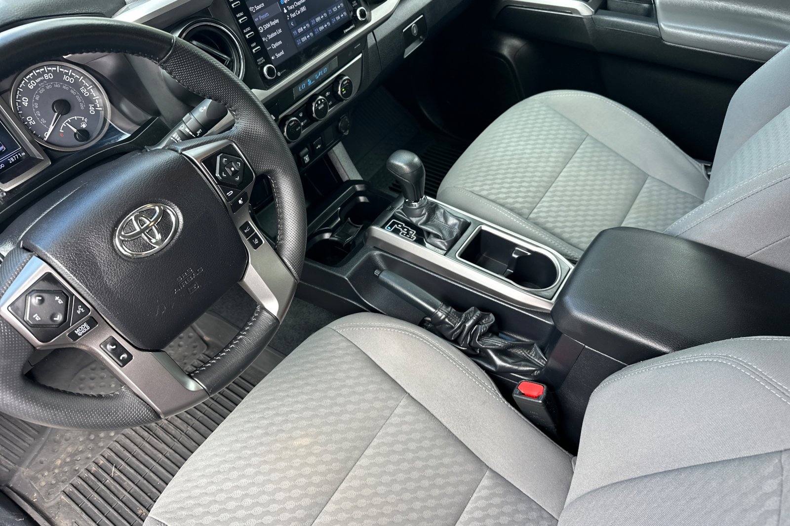 2022 Toyota Tacoma SR5 photo 9