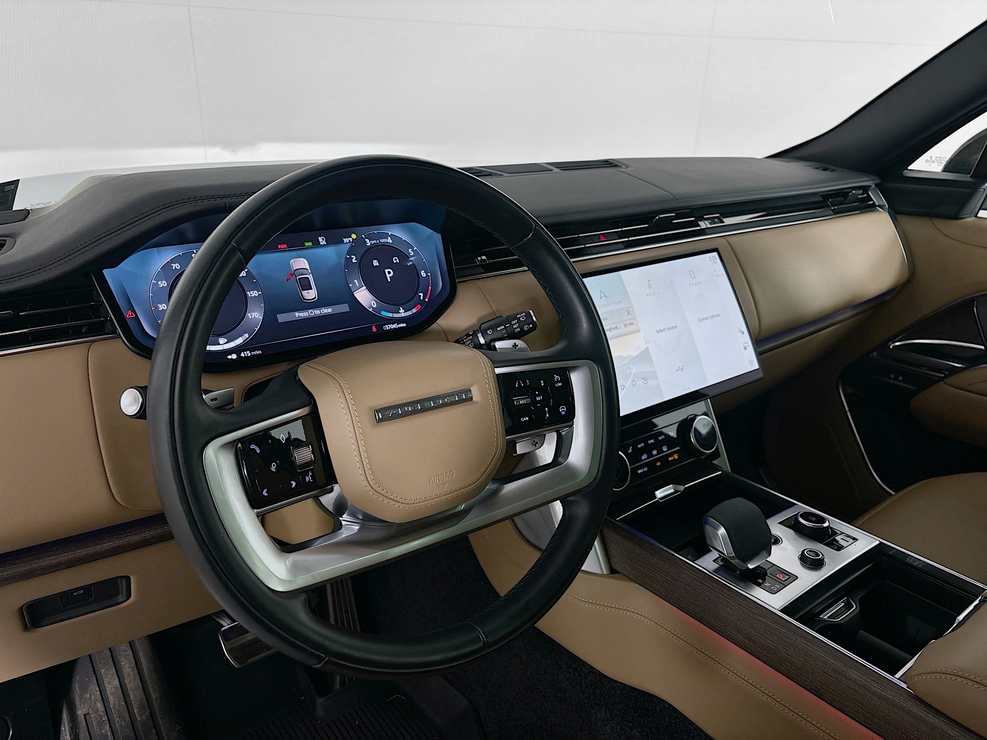 2023 Land Rover Range Rover SE photo 9