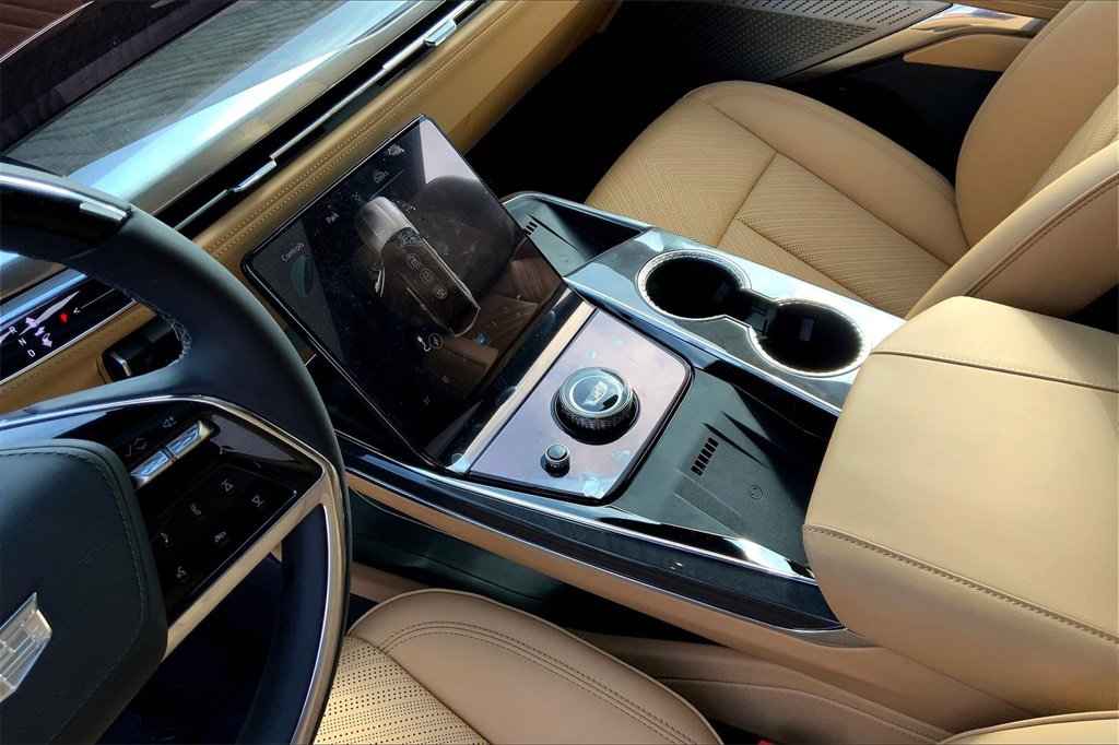 2025 Cadillac Escalade IQ Luxury photo 9