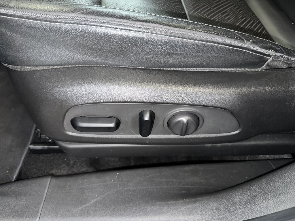 2021 Buick Encore GX Essence Sport photo 3