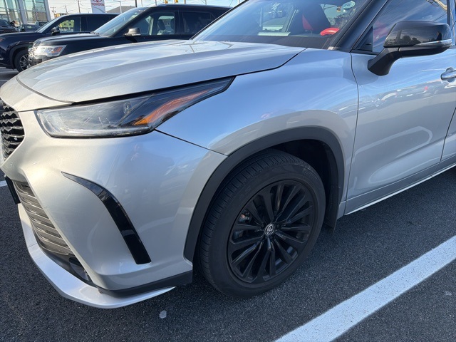 2023 Toyota Highlander XSE's photo