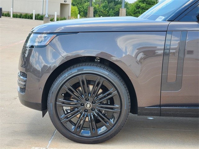 2025 Land Rover Range Rover SE photo 6
