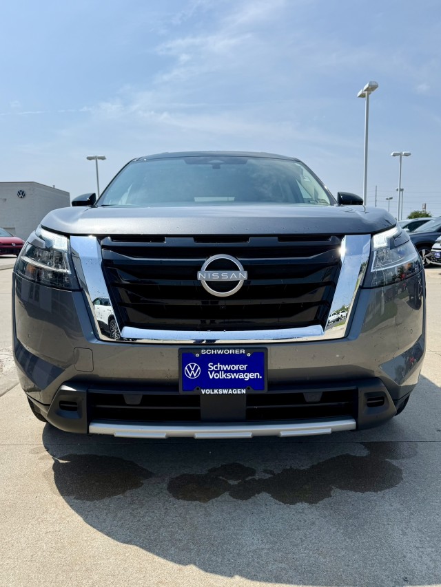 2024 Nissan Pathfinder SL photo 3