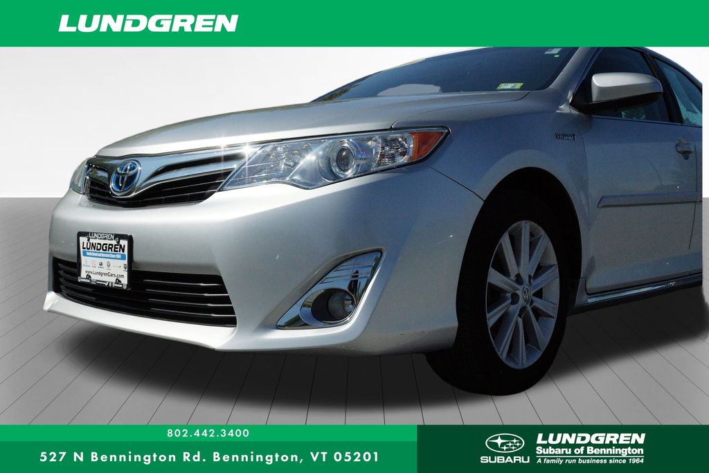 2013 Toyota Camry Hybrid LE photo 12