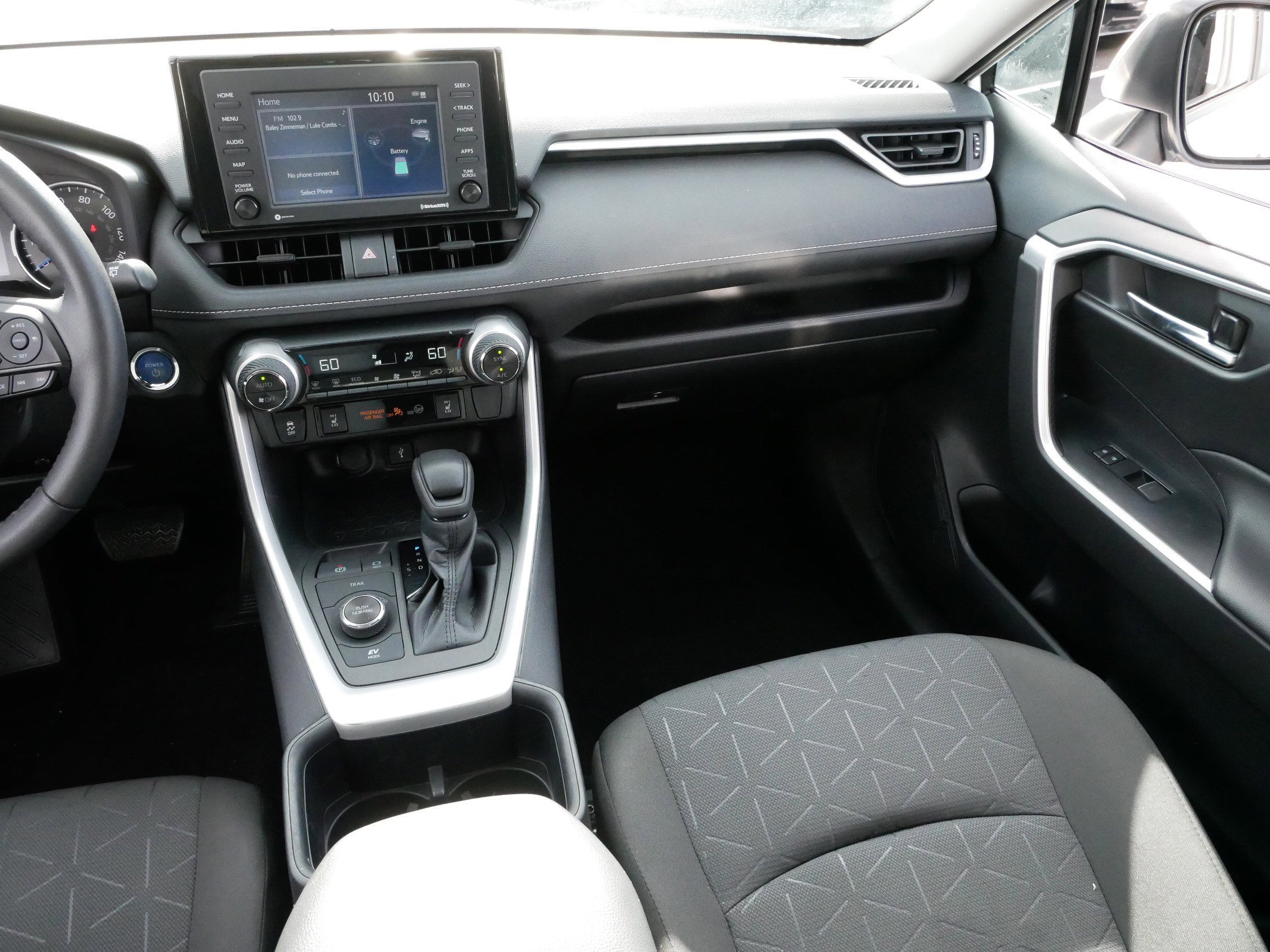 2022 Toyota RAV4 Hybrid XLE photo 11