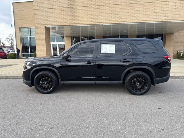 2023 Honda Pilot LX's photo