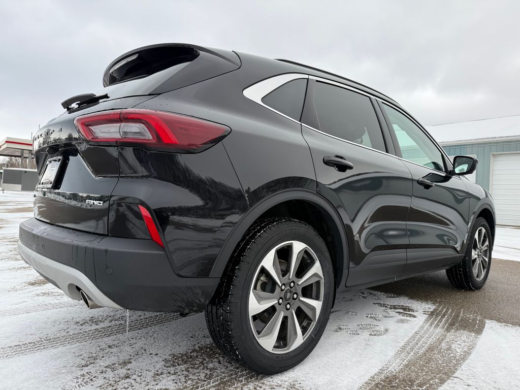 2023 Ford Escape Platinum photo 3