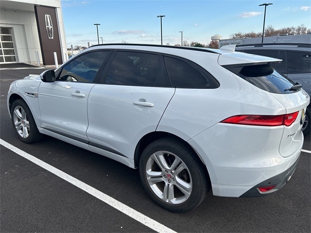 2017 Jaguar F-PACE R-Sport photo 2