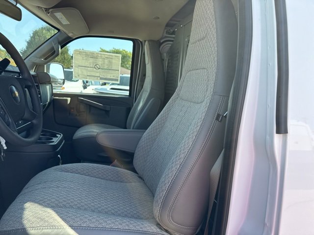 2025 Chevrolet Express Cargo 3500 photo 11