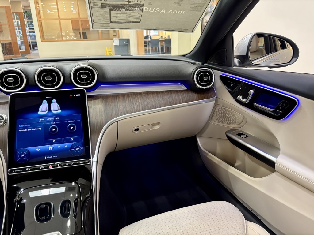 2025 Mercedes Benz C 300 photo 9