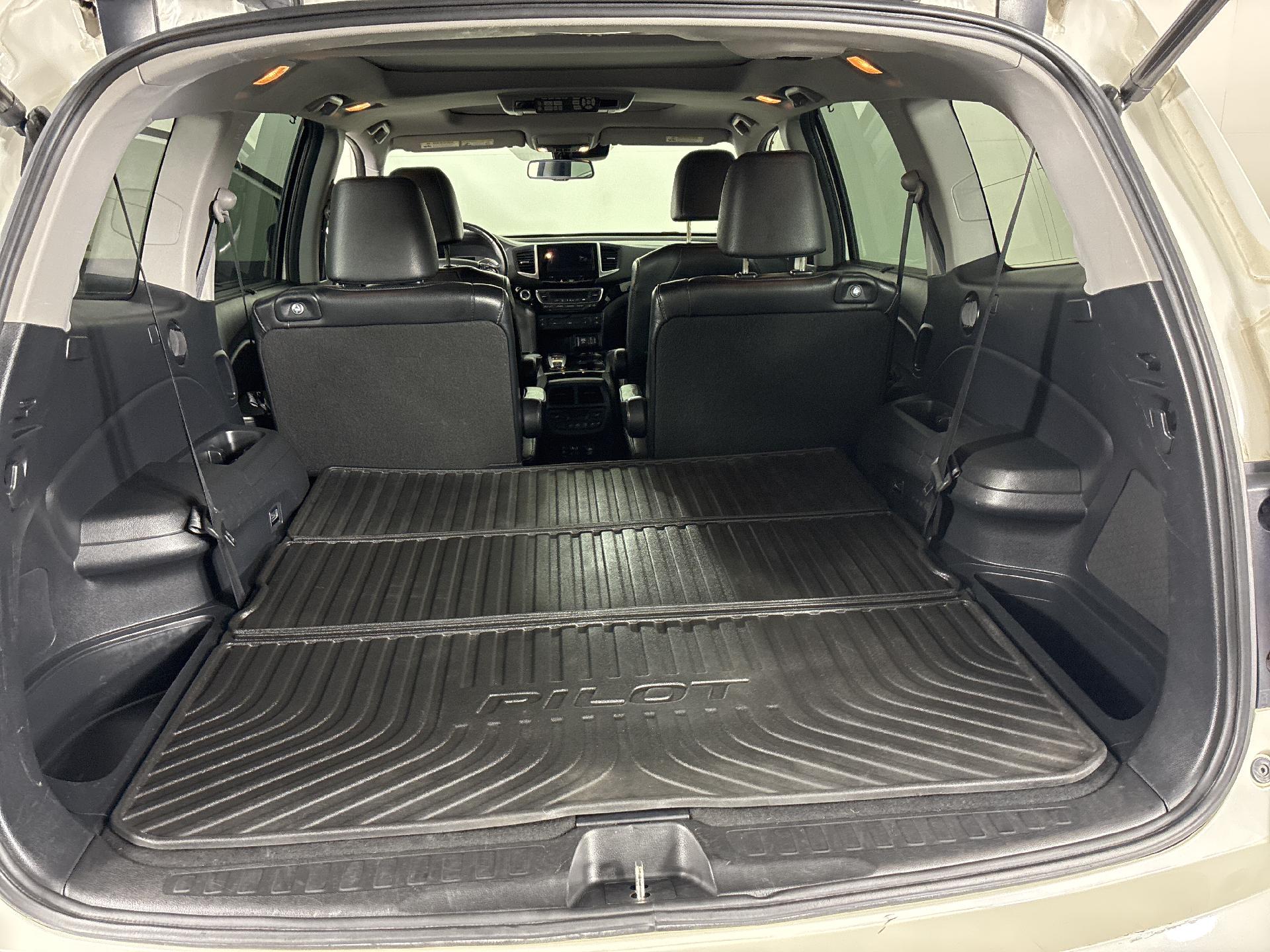 2017 Honda Pilot Elite photo 17