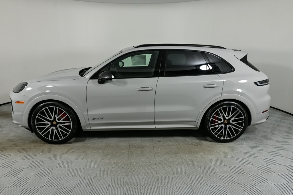 2025 Porsche Cayenne GTS photo 2