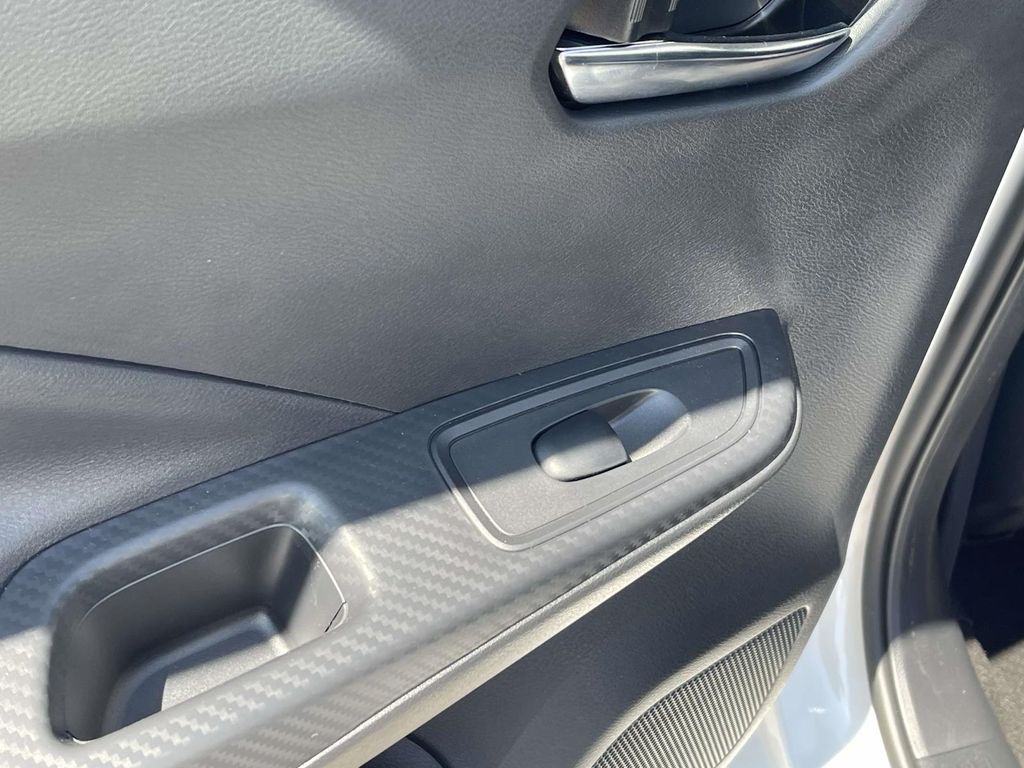 2025 Nissan Versa SV photo 13
