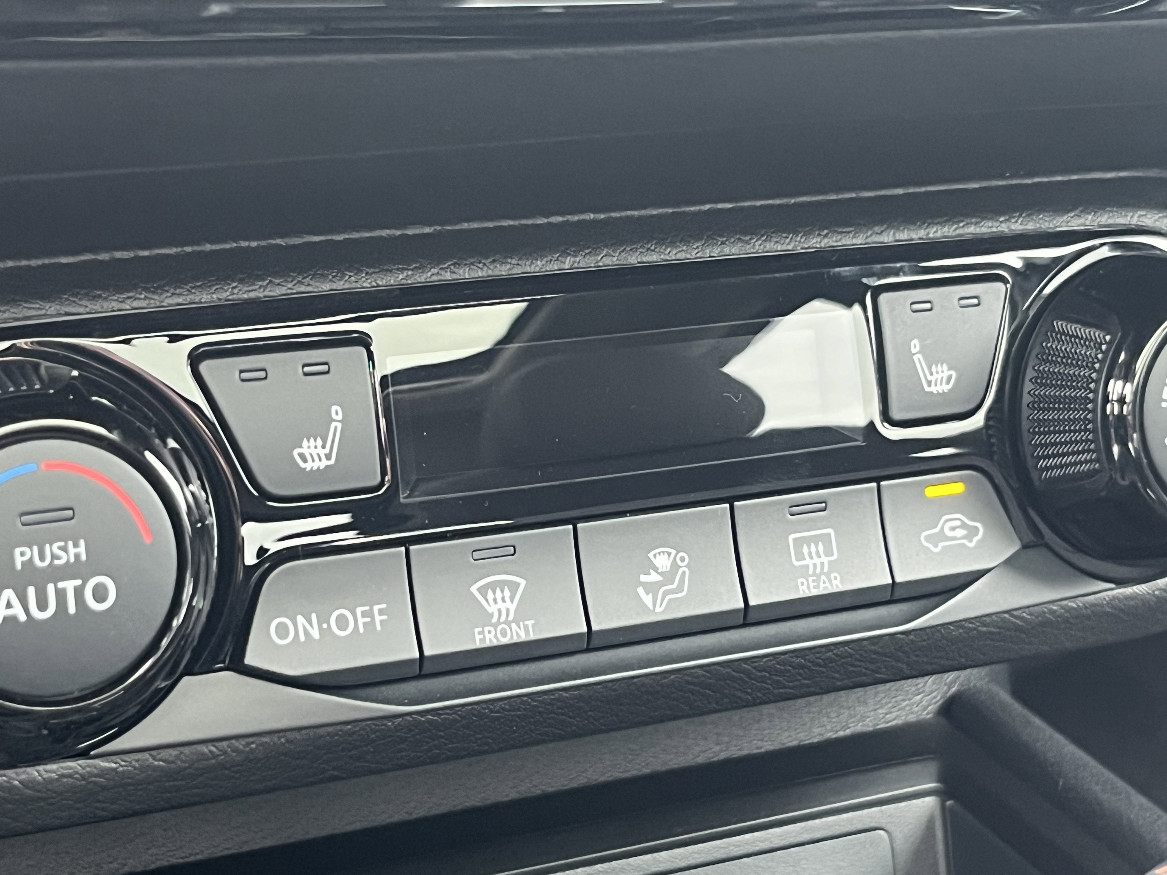 2026 Nissan Kicks SV photo 2