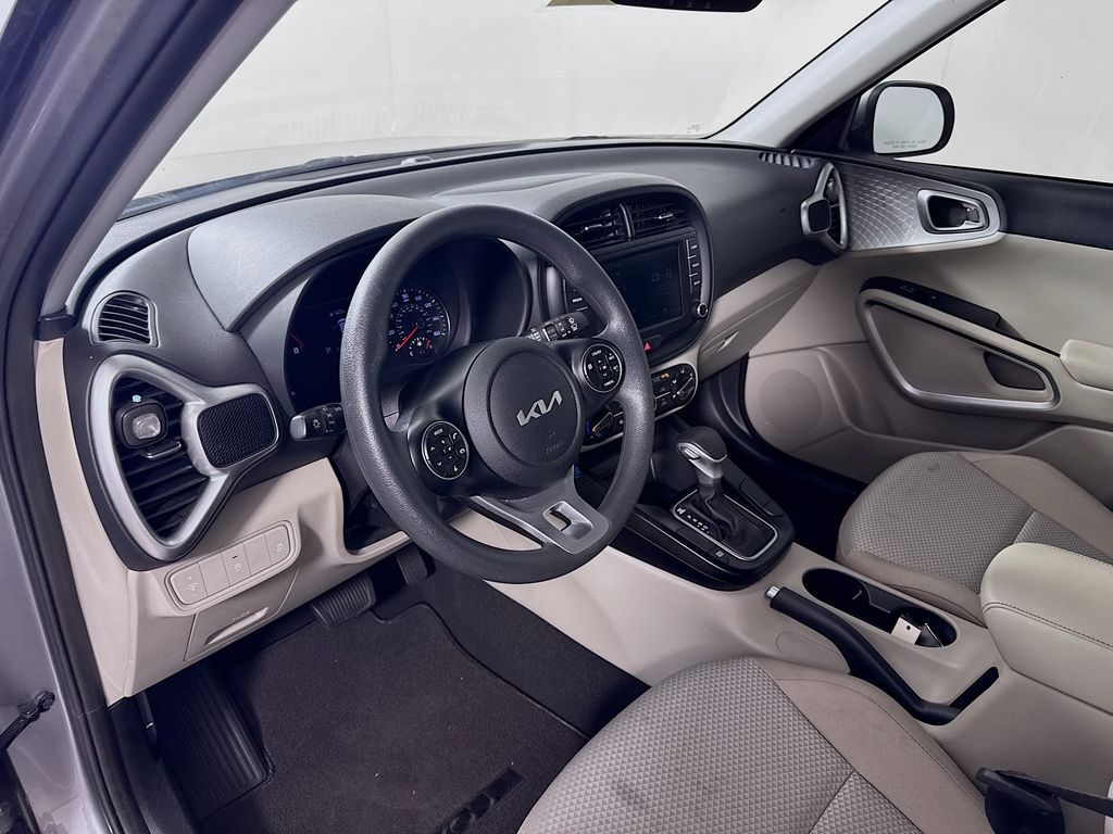 2022 Kia Soul LX photo 9