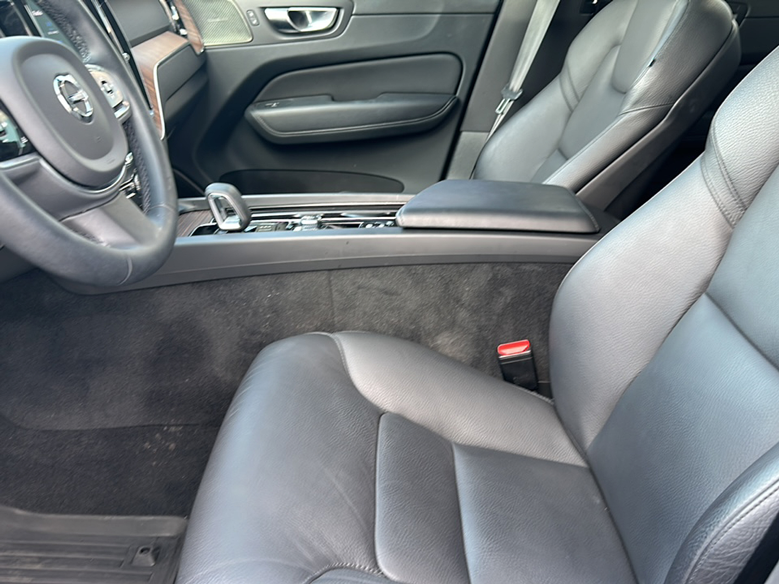 2023 Volvo XC60 B5 Plus photo 3