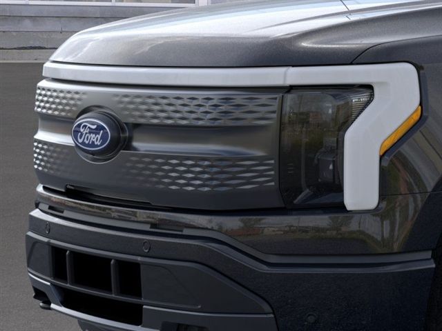 2025 Ford F-150 Lightning photo 17