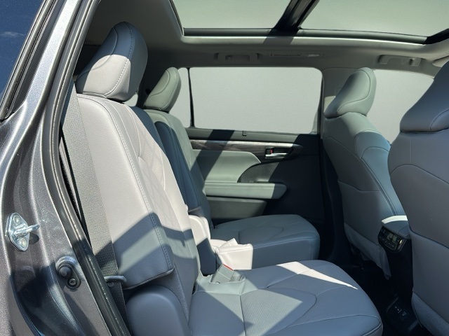 2025 Toyota Highlander Hybrid Platinum photo 15