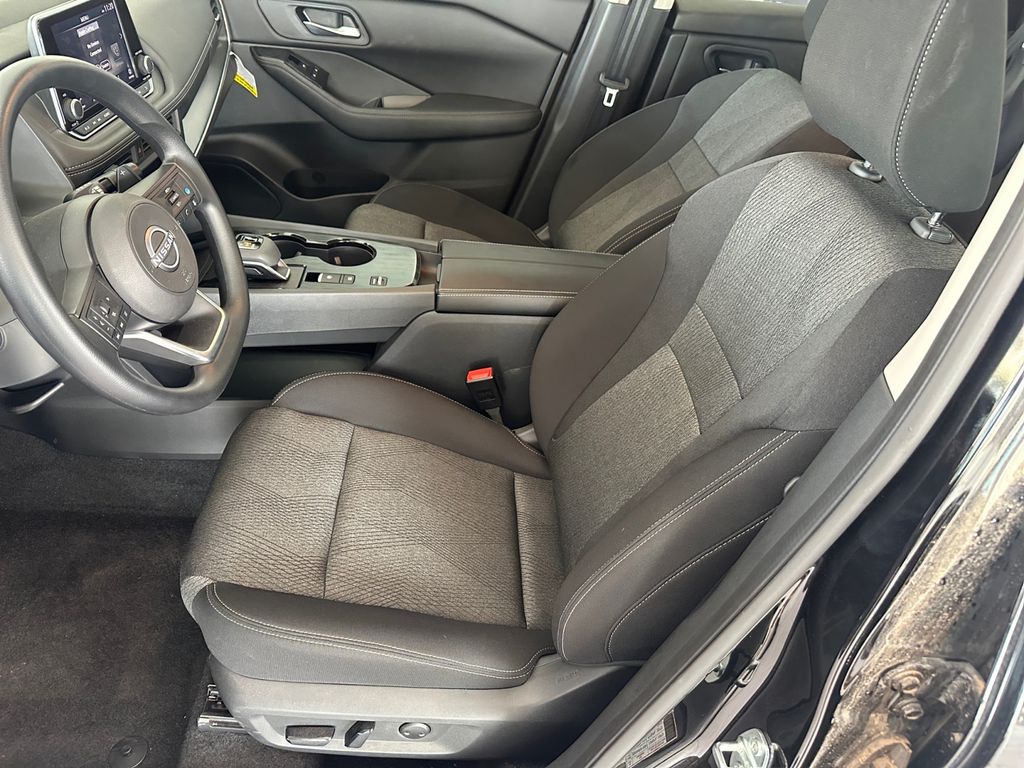 2024 Nissan Rogue SV photo 8